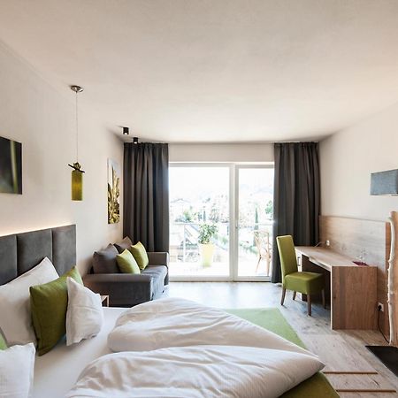 Hotel Pfeiss Lana Exteriör bild