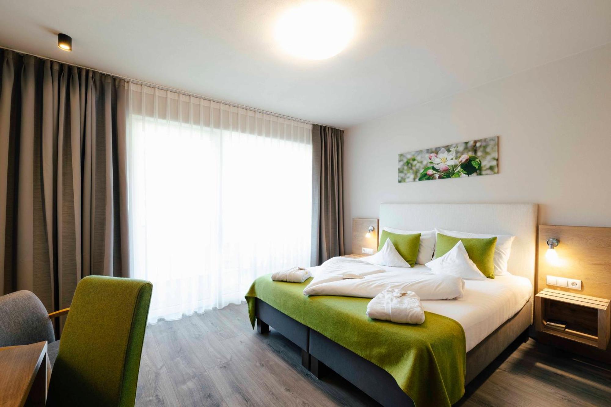 Hotel Pfeiss Lana Exteriör bild