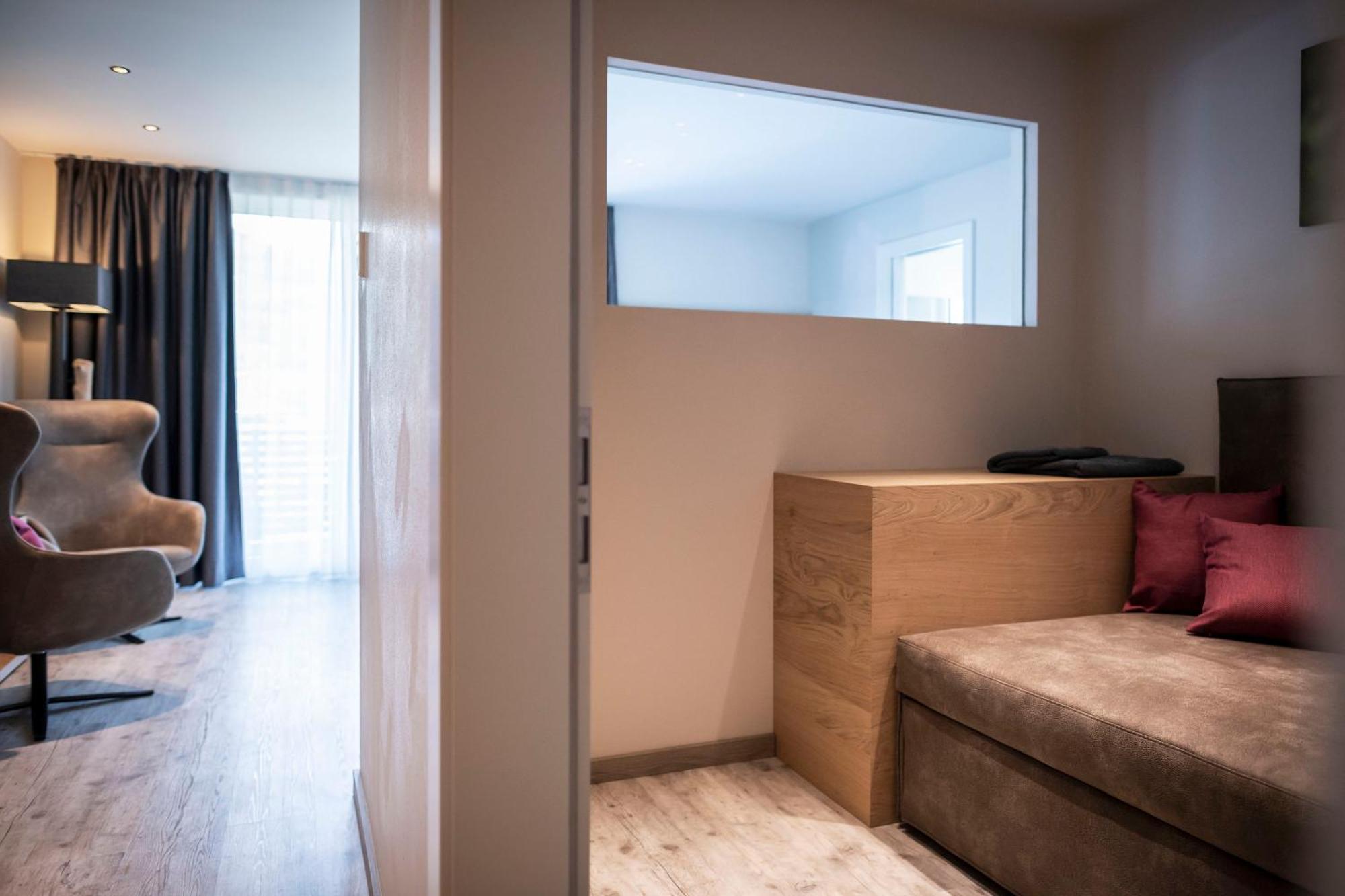 Hotel Pfeiss Lana Exteriör bild