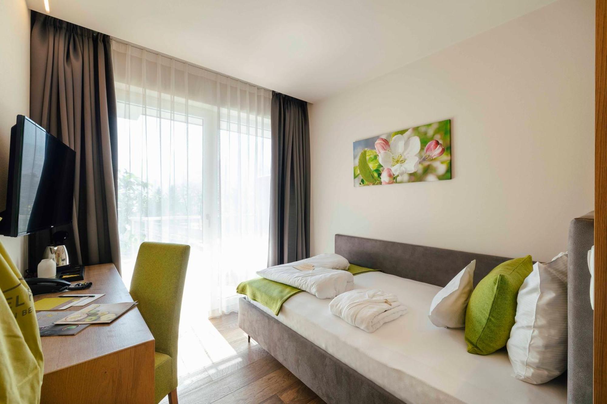 Hotel Pfeiss Lana Exteriör bild