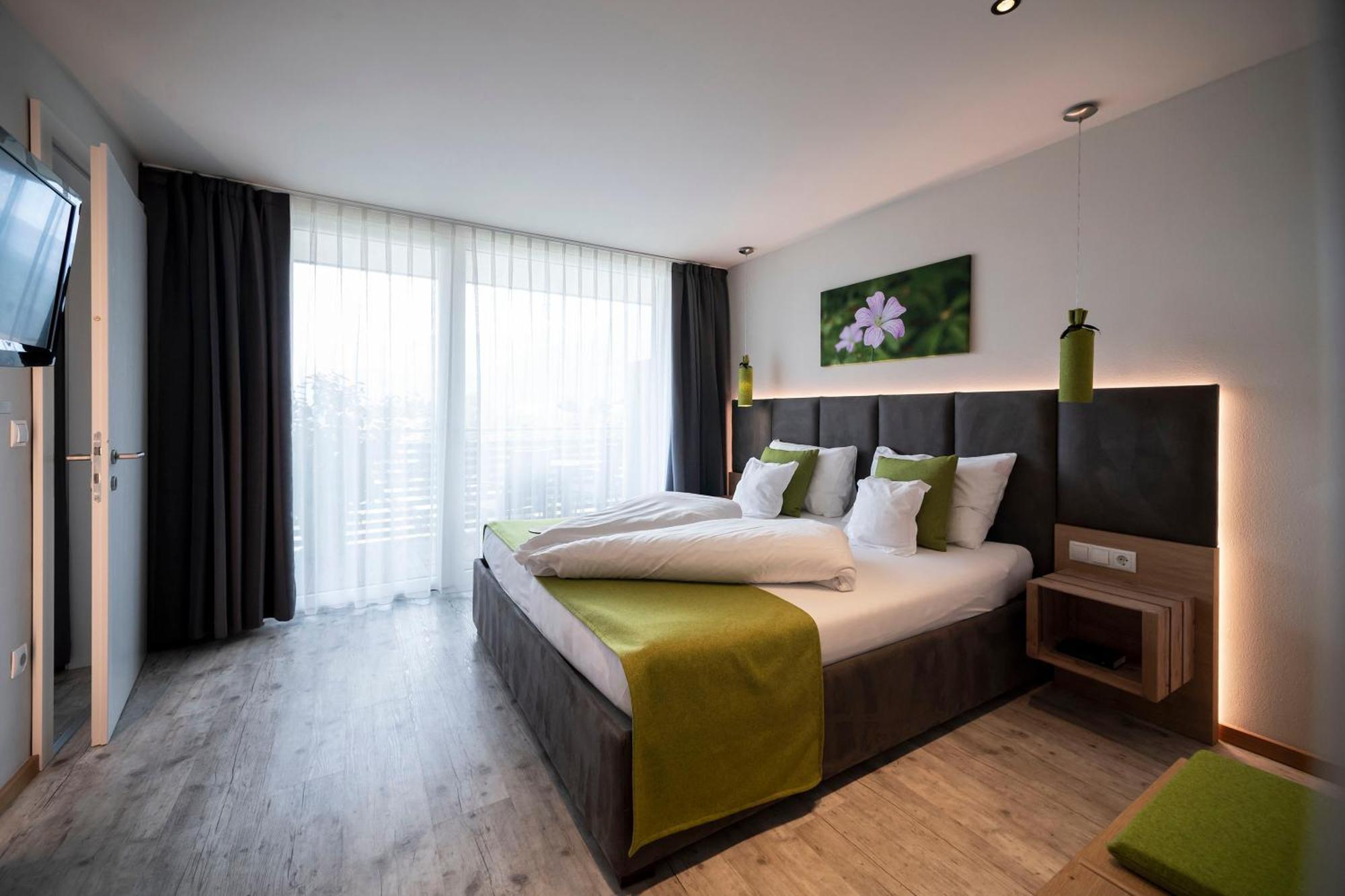 Hotel Pfeiss Lana Exteriör bild