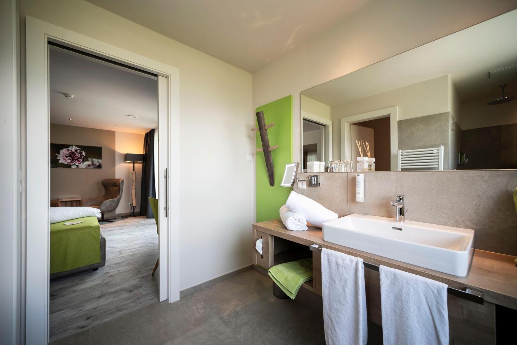 Hotel Pfeiss Lana Exteriör bild